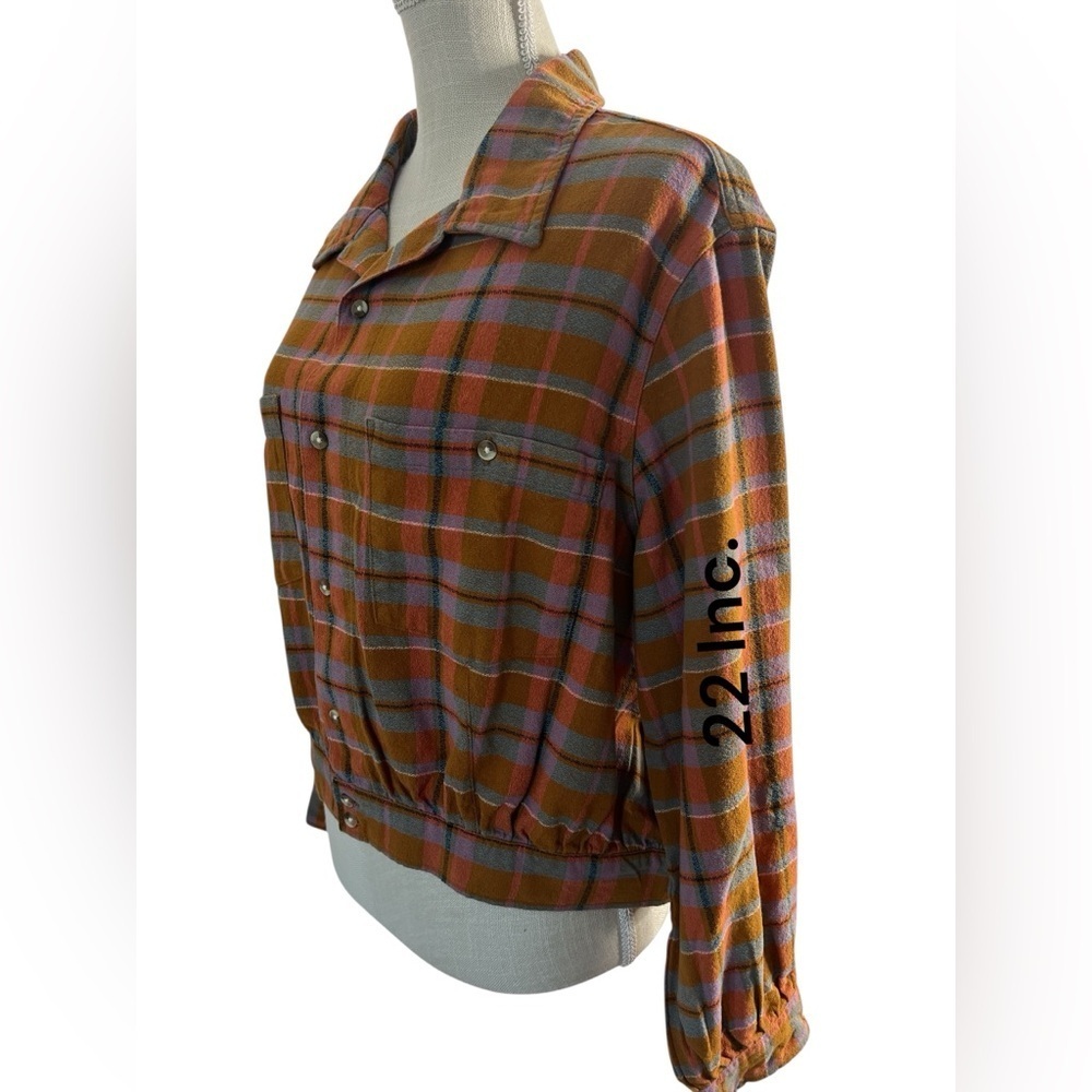 LEE JEANS WOMENS NWT -SzL
Lee Jeans Boxy Notch Collar
Button Down Shirt C - Picture 10 of 16